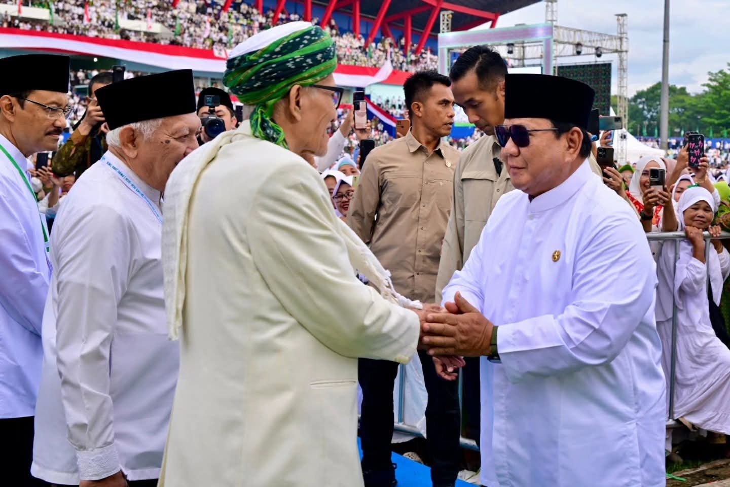 Presiden Prabowo Subianto menghadiri Mujahadah Kubro Satu Abad Nahdlatul Ulama di Stadion Gajayana, Kota Malang, Jawa Timur, pada Minggu, 8 Februari 2026