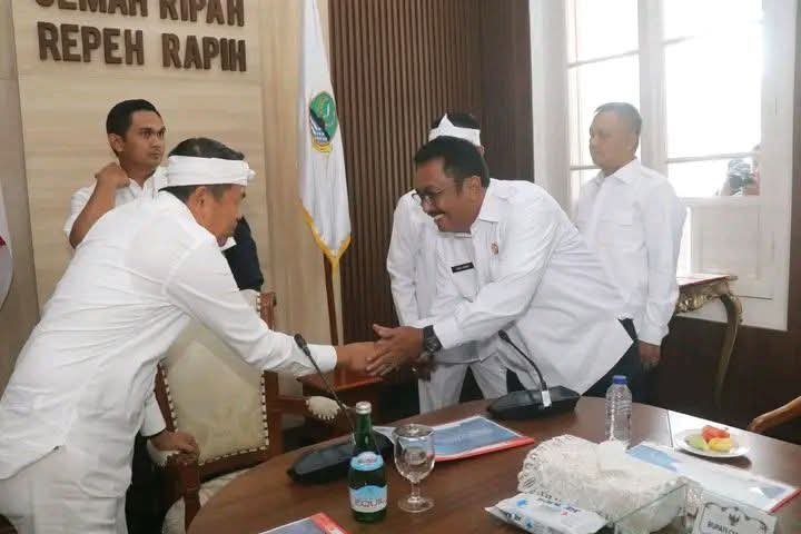 BUPATI SUKABUMI HADIRI PENANDATANGANAN DEKLARASI BERSAMA DAN PAKTA INTEGRITAS  PARA PEMEGANG IUP